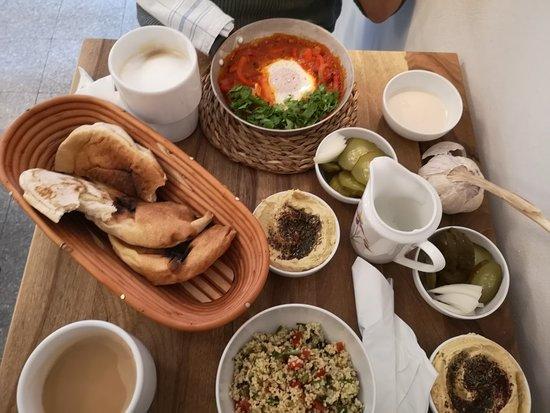 Hummus Amamamusi