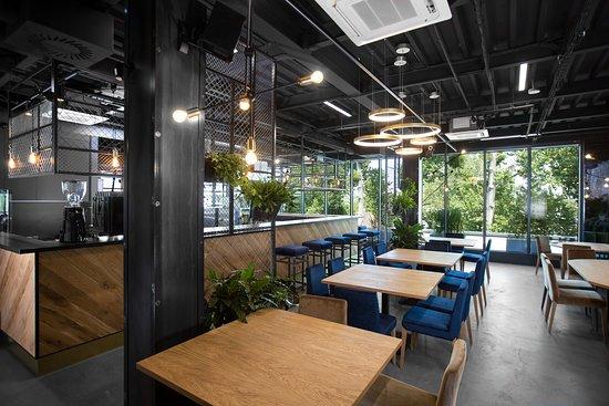 62 Bar & Restaurant